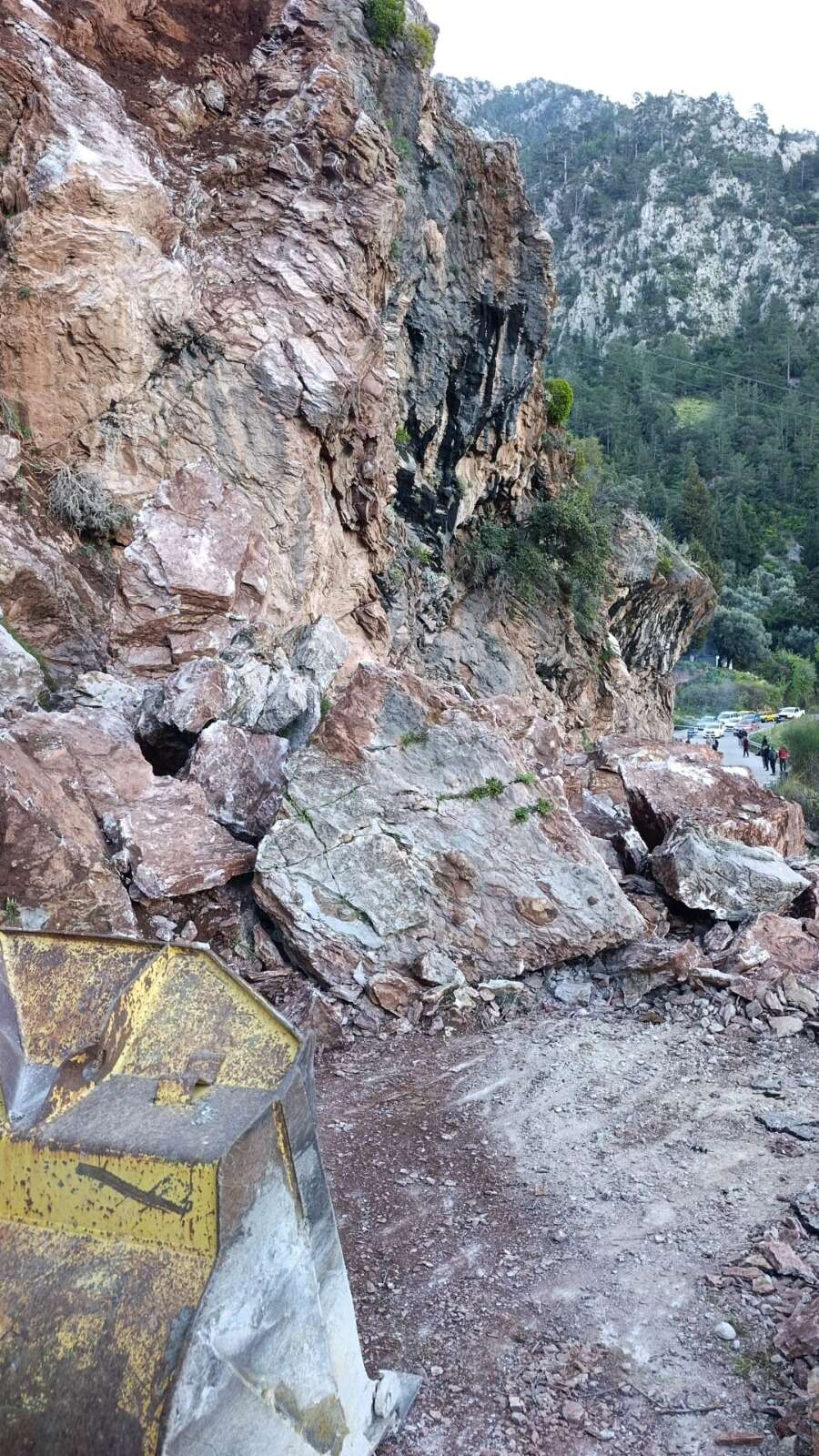 Faralya Kabak’ta Heyelana Anında Müdahale: Ekipler Seferber Oldu 1